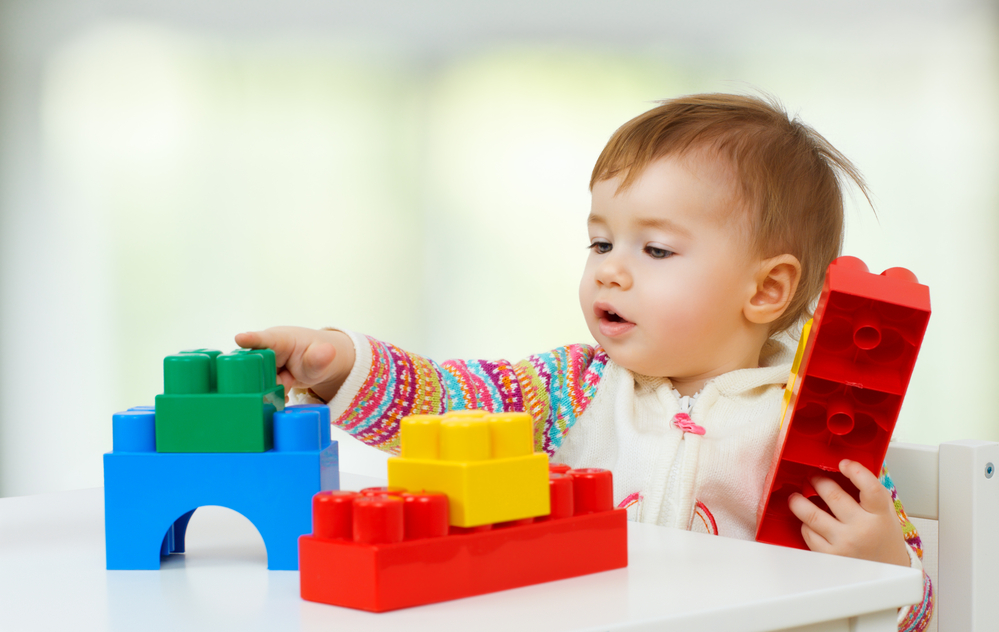 دسته بندی اسباب بازی ها از نظر کمک به رشد مهارت و آموزش اولیه کودکان